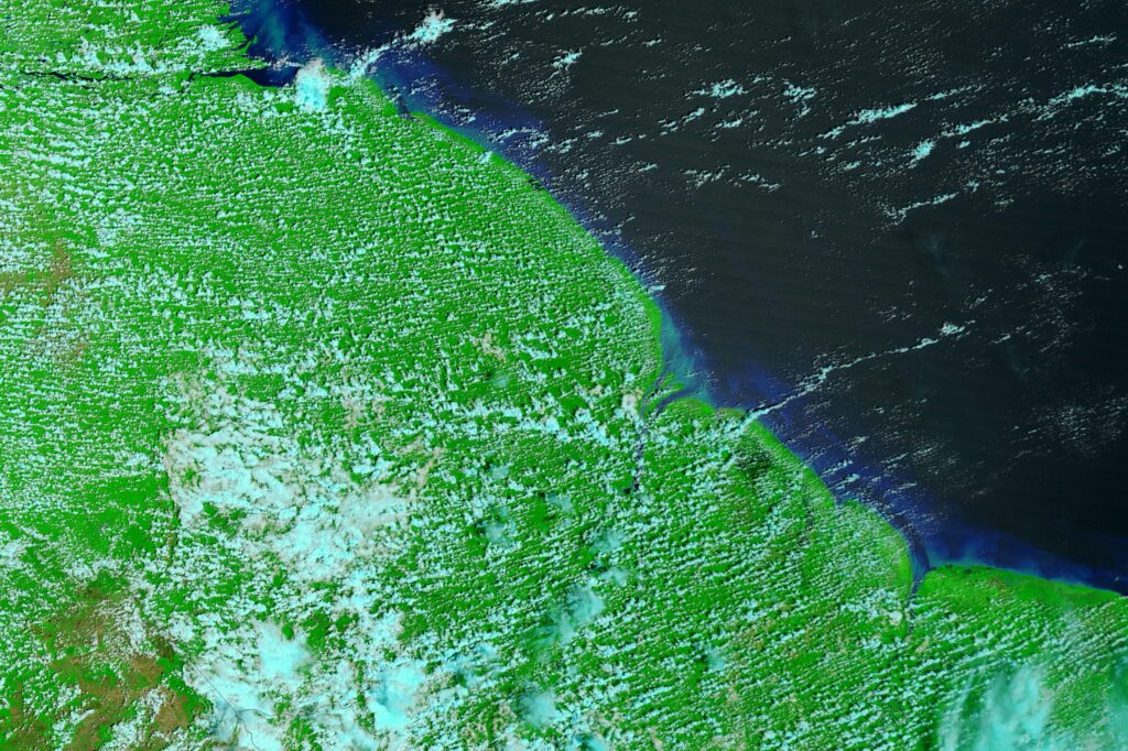 Image satellite de la côte guyanaise, au sud du fleuve Essequibo