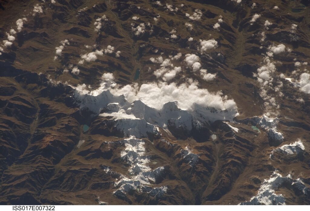 Image satellite de la cordillère Huayhuash des Andes péruviennes