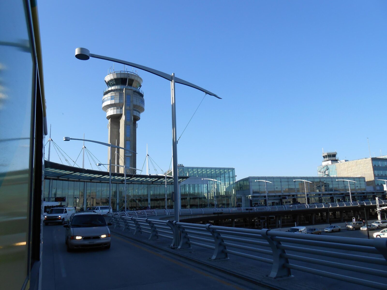 aéroport international pierre elliott trudeau de montréal