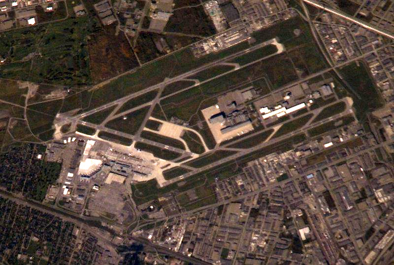 Image satellite de l'aéroport international Pierre-Elliott-Trudeau de Montréal