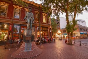 Statue de Gassy Jack dans le quartier historique de Gastown à Vancouver