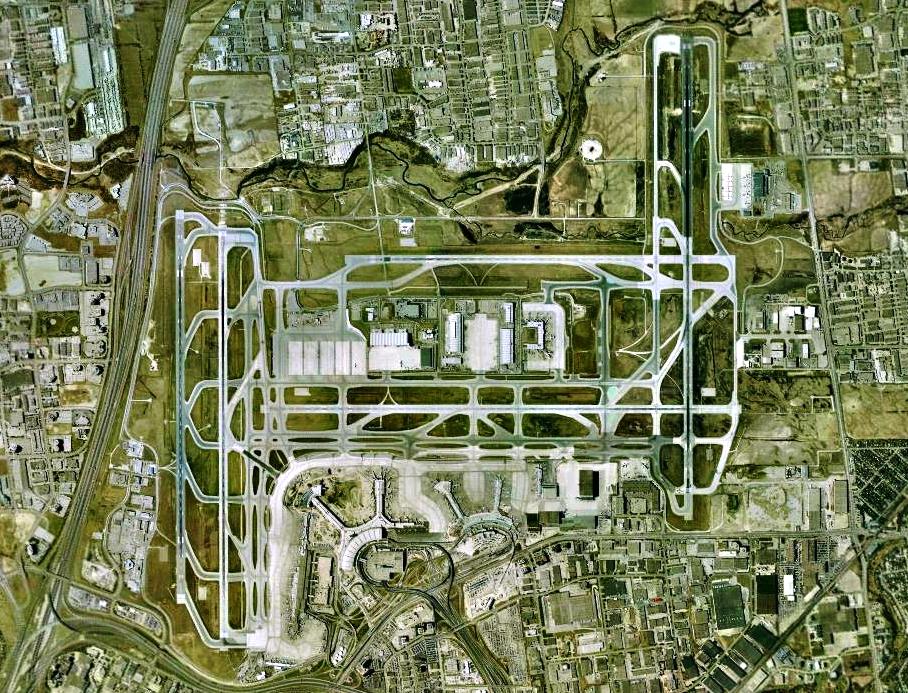 Vue satellite de l'aéroport international Pearson de Toronto