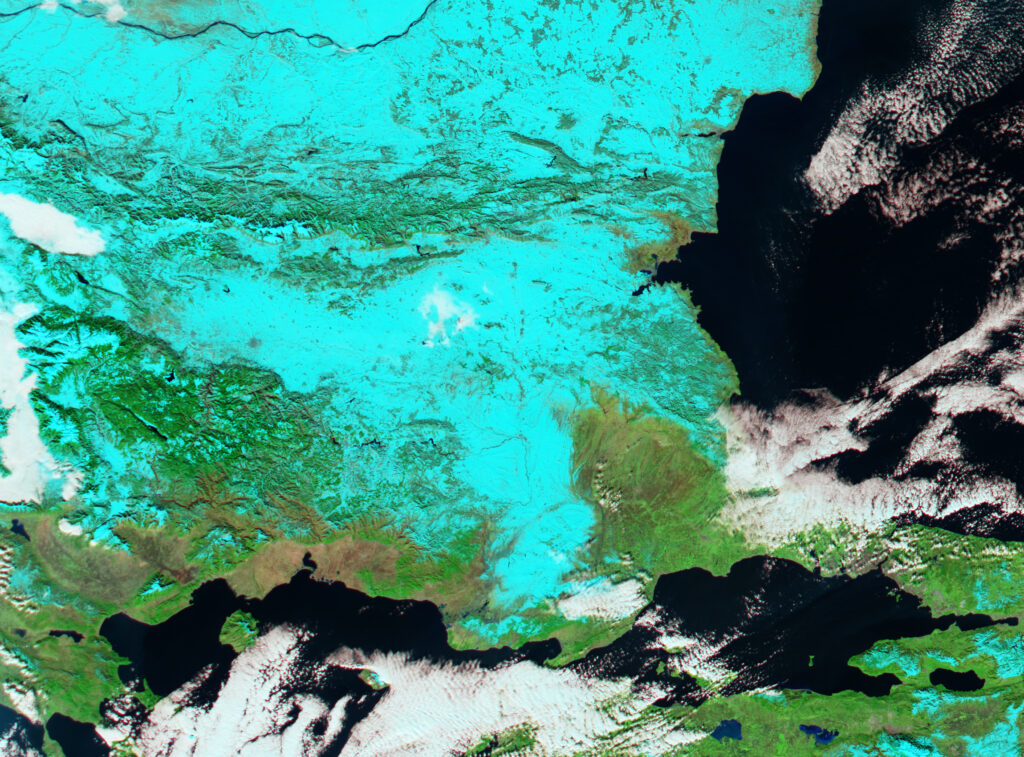 Image satellite en fausses couleurs de la Bulgarie couverte de neige
