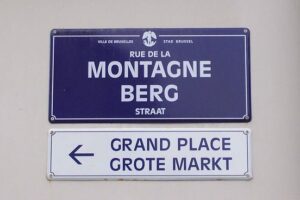 Plaques de signalisation bilingues à Bruxelles