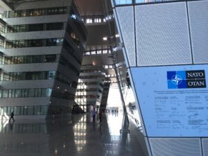 Couloir central du siège de l'OTAN à Bruxelles