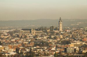 Panorama sur la vieille ville de Mons