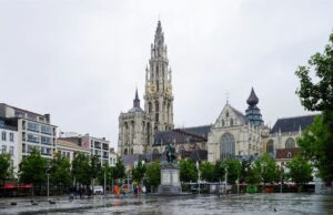 La cathédrale Notre-Dame d'Anvers, vue depuis la Groenplaats