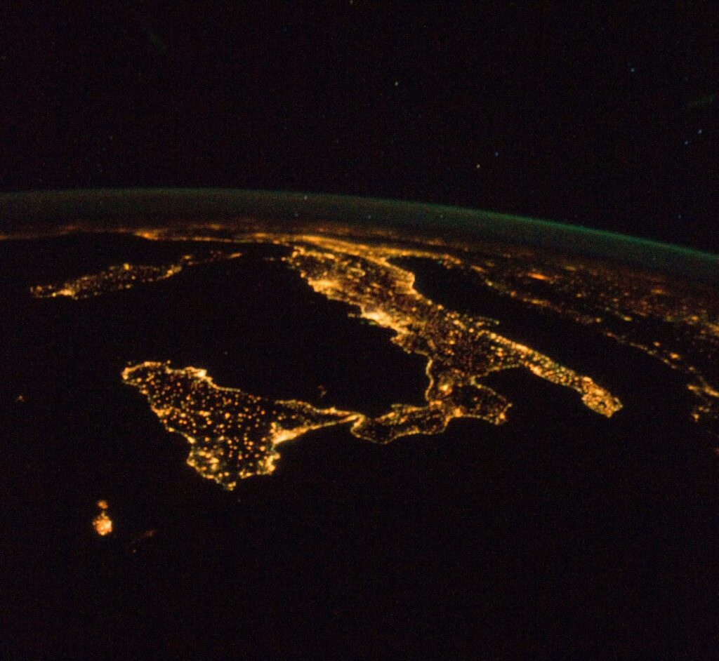 L'Italie la nuit depuis l'espace