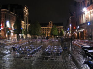 Oude Markt de Louvain la nuit.