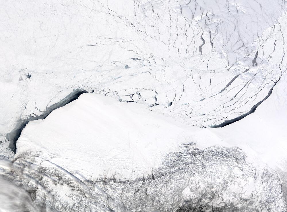 Sea ice breaking up in the Beaufort Sea off Alaska - Full size | Gifex