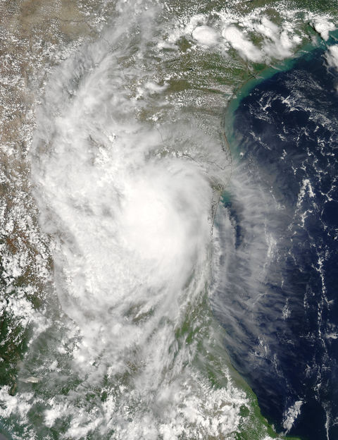 Ciclón tropical Erika encima de México