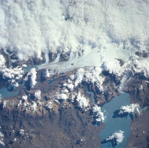 Imagen satelital de la Cordillera Darwin y del Lago Viedma, Argentina