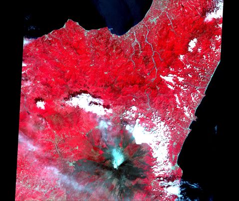 La erupción del volcán Etna continuando