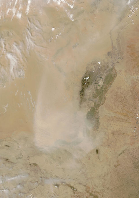 Tormenta de polvareda en el desierto de Tengger