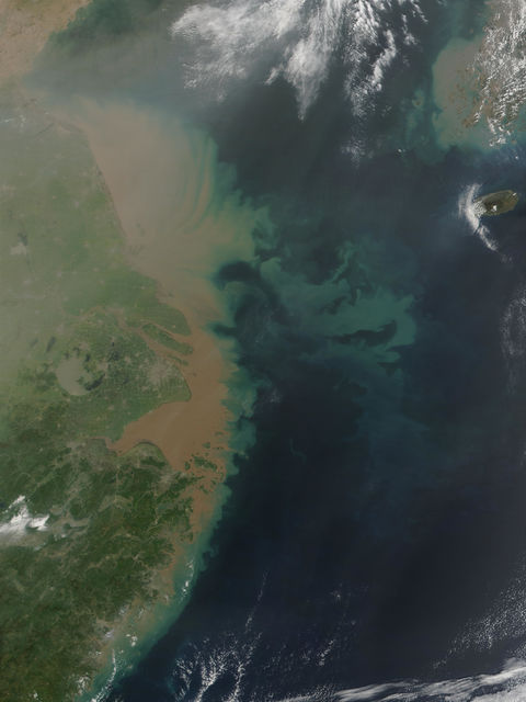 Sediments and Phytoplankyon bloom near the Mouth of the Yangtze Sediments and Phytoplankyon bloom near the Mouth of the Yangtze