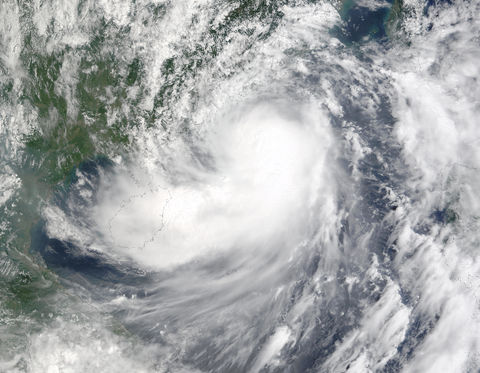 Ciclón tropical Hagupit (23W) en el mar de la China Meridional