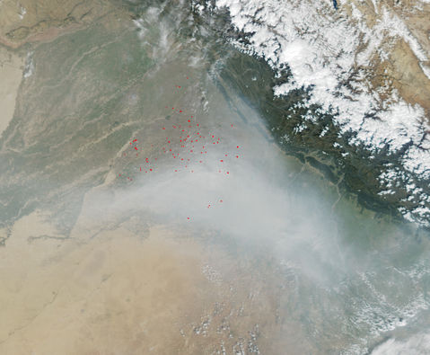 Incendios cerca del río Indo 2002