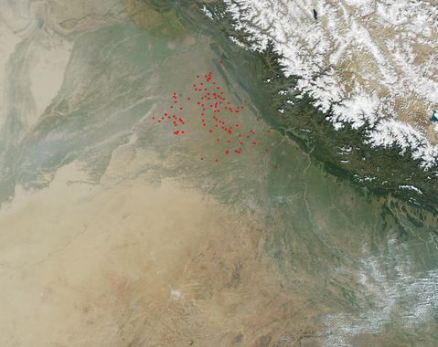 Incendios cerca del río Indo 2002