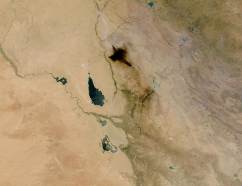 Smoke plume from oil fire near Baghdad, Iraq