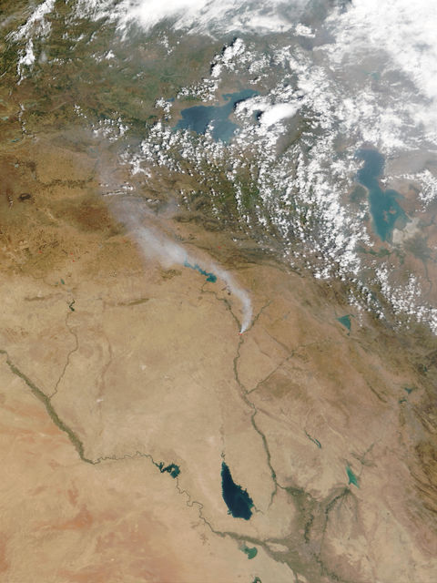 Toxic smoke plume from sulfur fire in Northern Iraq