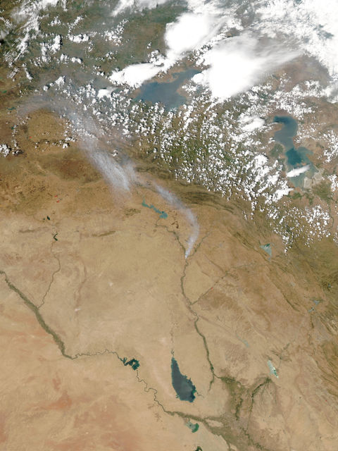 Toxic smoke plume from sulfur fire in Northern Iraq