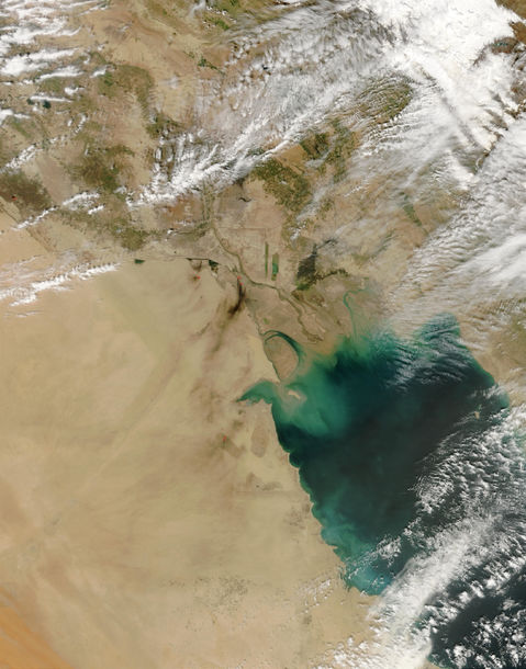 Pozos petroleros quemando en Iraq meridional (seguimiento satelital de la mañana)