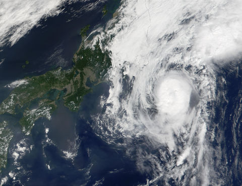 Typhoon Vipa (21W) reaching the coast of Japan