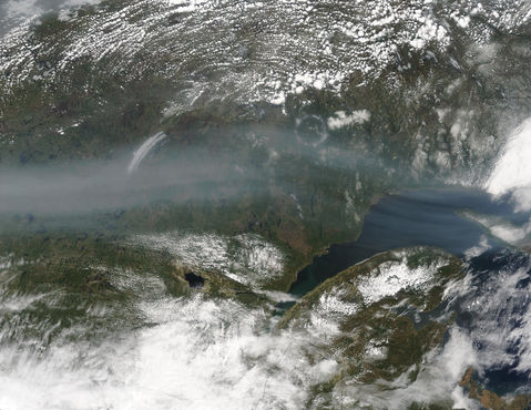 Humo asiático encima del Canadá oriental