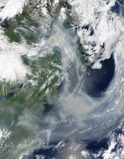 Incendio forestal en Quebec y humo encima de la Costa este de Estados Unidos