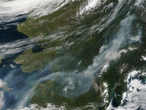 Incendios y humo espeso en Alaska