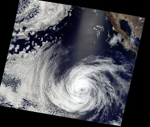 El Huracán Douglas al sur de Baja California