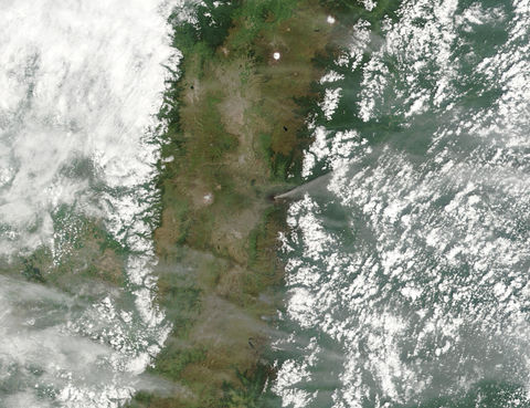 Ash plume rising from Tungurahua volcano