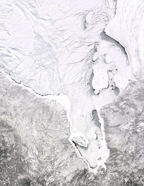 Hielo rompiéndose en la bahía de Hudson, Canadá