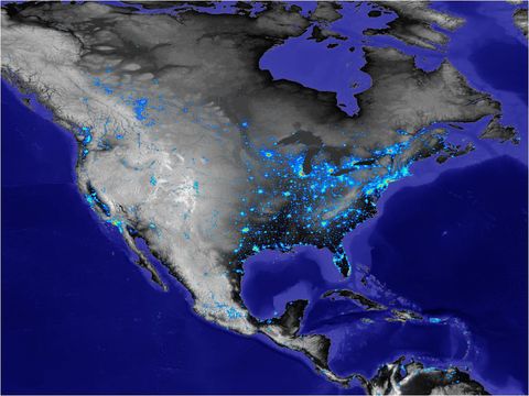 La iluminación por la noche de América del Norte