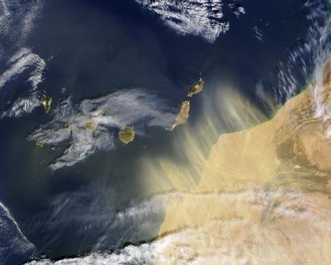 Morocco dust over Canary Islands 2004