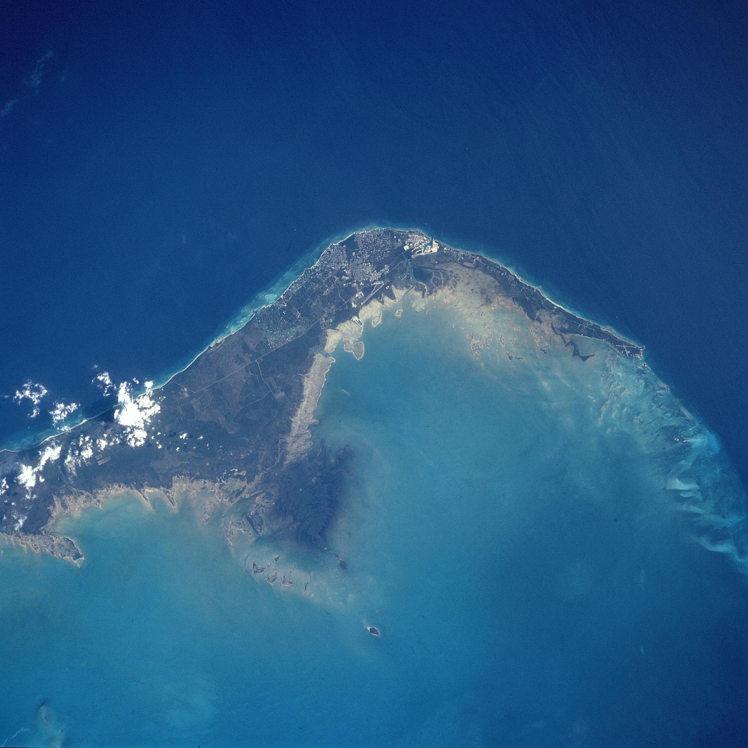 Photo, Image et Carte Satellite de l'île Grand Bahama, Freeport et Lucaya, Bahamas