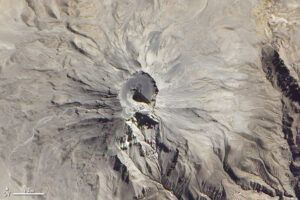 Imagen satelital del Volcán Ubinas en el departamento de Moquegua, Perú.