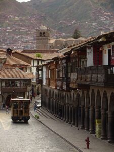 Balcones en la Plaza de Armas en Cuzco, Perú.