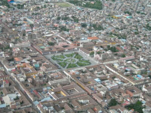 Vista aérea del centro histórico de la ciudad de Ayacucho.